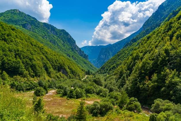 Rugova Schlucht, ein Canyon in der Nähe von Peja im Kosovo Rugova Gorge, a canyon near Peja in Kosovo (License=RF) Copyright: xZoonar.com ChunxJuxWux 23921914