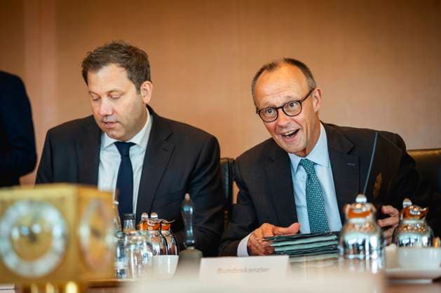 (R-L) Friedrich Merz (CDU), Bundeskanzler, und Lars Klingbeil, Bundesminister der Finanzen, aufgenommen im Rahmen der 15. Kabinettsitzung in Berlin, 03.09.2025. Berlin Deutschland *** R L Friedrich Merz CDU , Federal Chancellor, and Lars Klingbeil, Federal Minister of Finance, taken during the 15 Cabinet meeting in Berlin, 03 09 2025 Berlin Germany Copyright: xJulianexSonntagx