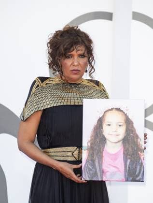 The Voice Of Hind Rajab Red Carpet - The 82nd Venice International Film Festival VENICE, ITALY - SEPTEMBER 03: Tunisian director Kaouther Ben Hania holds a portrait of late Palestinian girl Hind Rajab, during the red carpet for the movie The Voice of Hind Rajab at the 82nd International Venice Film Festival, at Venice Lido on September 3, 2025 Primo Barol Anadolu Venice Italy. Editorial use only. Please get in touch for any other usage.  Copyright: x2025xAnadoluxPrimoxBarolx