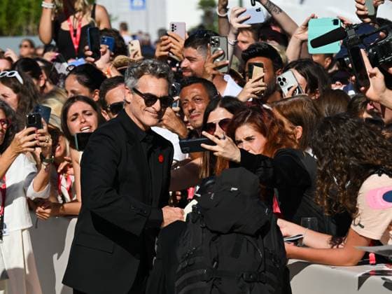 Venice, ITALY: Venice, 82nd Venice International Film Festival 2025 - day 8 - red carpet for the film The Voice of Hind Rajab - Pictured: Rooney Mara, Joaquin Phoenix Venice ITALY  - ZUMAp169 20250903_zea_p169_905 Copyright: xManuelexMangiarottix