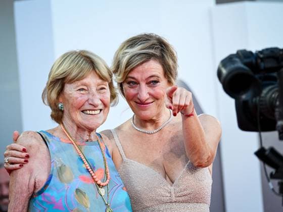 Venice, 82nd Venice International Film Festival 2025 - Evening 8 - Red Carpet for the film Duse - Pictured: Valeria Bruni Tedeschi with her mother Marisa Borini  Copyright: xManuelexMangiarottix xipa-agency.netx xPoolxPhotoxEventsx06x IPA_Agency_IPA64050747