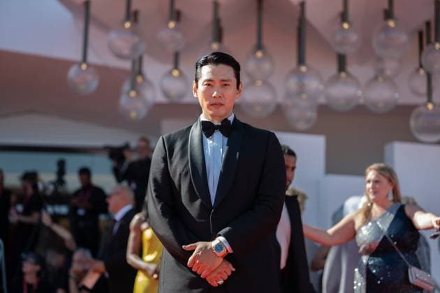 The Voice Of Hind Rajab Red Carpet - The 82nd Venice International Film Festival Teo Yoo attends the The Voice Of Hind Rajab red carpet during the 82nd Venice International Film Festival in Venice, Italy, on September 3, 2025. Venice Italy  Copyright: xLucaxCarlinox originalFilename: carlino-notitle250903_npXMu.jpg