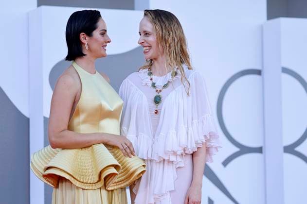 Noemie Merlant und Fanni Wrochna bei der Premiere des Kinofilms Duse auf der Biennale di Venezia 2025 82. Internationale Filmfestspiele von Venedig im Palazzo del Cinema. Venedig, 03.09.2025