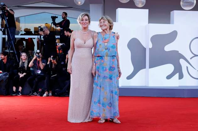 Valeria Bruni Tedeschi mit Mutter Marisa Borini bei der Premiere des Kinofilms Duse auf der Biennale di Venezia 2025 82. Internationale Filmfestspiele von Venedig im Palazzo del Cinema. Venedig, 03.09.2025