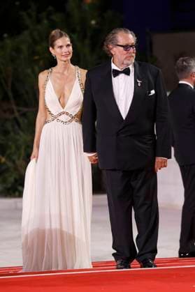 Louise Kugelberg mit Partner Julian Schnabel bei der Premiere des Kinofilms In the Hand of Dante auf der Biennale di Venezia 2025 82. Internationale Filmfestspiele von Venedig im Palazzo del Cinema. Venedig, 03.09.2025