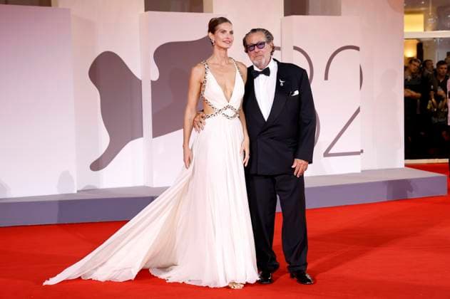 Louise Kugelberg mit Partner Julian Schnabel bei der Premiere des Kinofilms In the Hand of Dante auf der Biennale di Venezia 2025 82. Internationale Filmfestspiele von Venedig im Palazzo del Cinema. Venedig, 03.09.2025