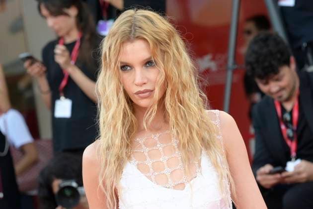 Duse red carpet in Venice Lido, Italy - 03 Sep 2025 Stella Maxwell attends the Duse red carpet during 82nd Venice Film Festival in Venice Lido at Palazzo del cinema. Venice Lido Italy Copyright: xMarioxCartellix xSOPAxImagesx _DSC5959