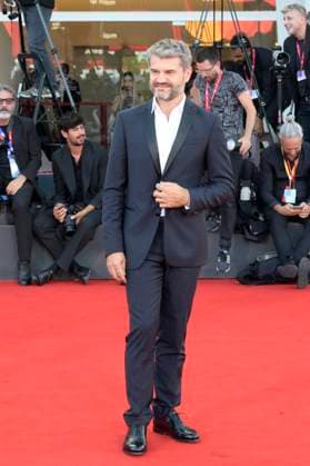 Duse red carpet in Venice Lido, Italy - 03 Sep 2025 Enrico Bertolino attends the Duse red carpet during 82nd Venice Film Festival in Venice Lido at Palazzo del cinema. Venice Lido Italy Copyright: xMarioxCartellix xSOPAxImagesx _DSC5999