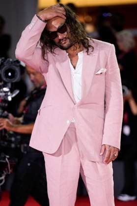Cartier Glory to the Filmmaker Award 2025 & In the Hand of Dante red carpet in Venice Lido, Italy - 03 Sept 2025 Jason Momoa attends the Cartier Glory to the Filmmaker Award 2025 and the In the Hand of Dante red carpet during the 82nd Venice International Film Festival. Venice Lido Italy Copyright: xDanielexCifalax xSOPAxImagesx _CIF2116