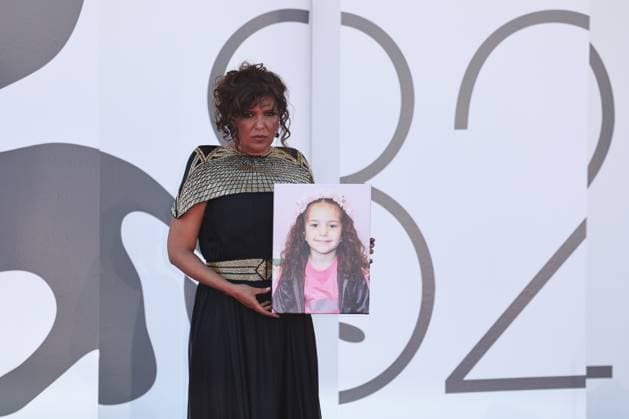 (250904) -- VENICE, Sept. 4, 2025 -- Director Kaouther Ben Hania of the film The Voice of Hind Rajab poses with the photo of Hind Rajab at the red carpet of the premiere during the 82nd Venice Film Festival in Venice, Italy, Sept. 3, 2025. ) ITALY-VENICE-FILM FESTIVAL-THE VOICE OF HIND RAJAB-PREMIERE LixJing 