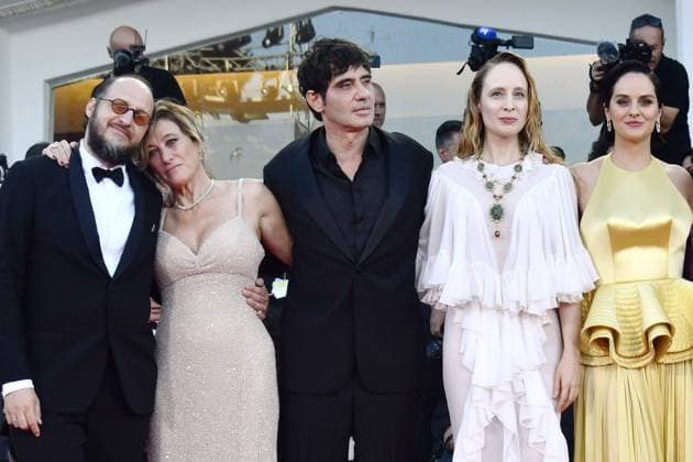 82eme Festival International du Film de Venise Mostra de Venise DUSE Premiere at the 82nd International Venice Film festival Vincenzo Pirrotta, Fausto Russo Alesi, Valeria Bruni Tedeschi, Pietro Marcello, Noémie Merlant, Fanni Wrochna attend the Duse red carpet 448305 2025 09 03 Venice Italy  Copyright: xThomasxBohlenx STAR_448305_016