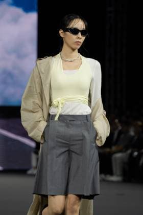 Seoul Fashion Week 2026 SEOUL, SOUTH KOREA - SEPTEMBER 04: A model walks the runway during the LIE show at Seoul Fashion Week 2026 S S at Dongdaemun Design Plaza (DDP) on September 04, 2025 in Seoul, Korea. Hwawon Lee Anadolu Seoul South Korea. Editorial use only. Please get in touch for any other usage.  Copyright: x2025xAnadoluxHwawonxLeex