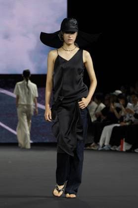 Seoul Fashion Week 2026 SEOUL, SOUTH KOREA - SEPTEMBER 04: A model walks the runway during the LIE show at Seoul Fashion Week 2026 S S at Dongdaemun Design Plaza (DDP) on September 04, 2025 in Seoul, Korea. Hwawon Lee Anadolu Seoul South Korea. Editorial use only. Please get in touch for any other usage.  Copyright: x2025xAnadoluxHwawonxLeex
