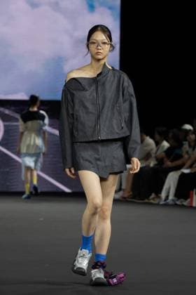 Seoul Fashion Week SEOUL, SOUTH KOREA - SEPTEMBER 4: A model walks the runway to present a creation during the LIE show at Seoul Fashion Week 2026 Spring Summer in Seoul, South Korea, on September 4, 2025. Hwawon Lee Anadolu Seoul South Korea. Editorial use only. Please get in touch for any other usage.  Copyright: x2025xAnadoluxHwawonxLeex