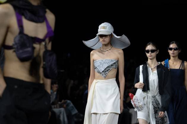 Seoul Fashion Week SEOUL, SOUTH KOREA - SEPTEMBER 4: A model walks the runway to present a creation during the LIE show at Seoul Fashion Week 2026 Spring Summer in Seoul, South Korea, on September 4, 2025. Hwawon Lee Anadolu Seoul South Korea. Editorial use only. Please get in touch for any other usage.  Copyright: x2025xAnadoluxHwawonxLeex