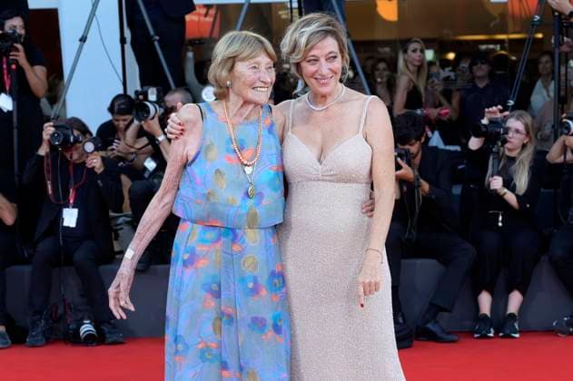 Marisa Borini und Valeria Bruni Tedeschi bei der Premiere des Kinofilms Duse auf der Biennale di Venezia 2025 82. Internationale Filmfestspiele von Venedig im Palazzo del Cinema. Venedig, 03.09.2025