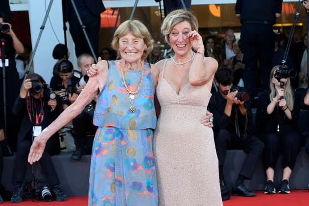 Marisa Borini und Valeria Bruni Tedeschi bei der Premiere des Kinofilms Duse auf der Biennale di Venezia 2025 82. Internationale Filmfestspiele von Venedig im Palazzo del Cinema. Venedig, 03.09.2025