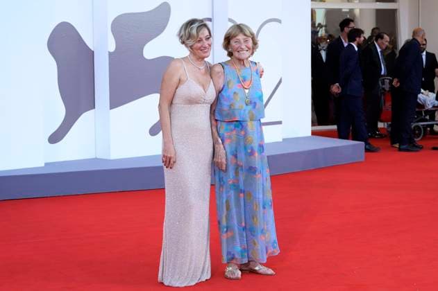 Valeria Bruni Tedeschi mit Mutter Marisa Borini bei der Premiere des Kinofilms Duse auf der Biennale di Venezia 2025 82. Internationale Filmfestspiele von Venedig im Palazzo del Cinema. Venedig, 03.09.2025