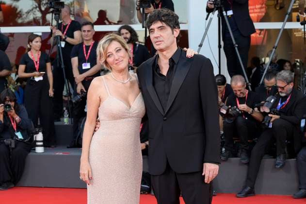 Valeria Bruni Tedeschi und Pietro Marcello bei der Premiere des Kinofilms Duse auf der Biennale di Venezia 2025 82. Internationale Filmfestspiele von Venedig im Palazzo del Cinema. Venedig, 03.09.2025