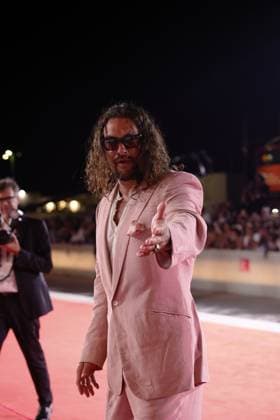 Red Carpet of in the Hand of Dante in Venice, Italy - 03 Sep 2025 American actor Jason Momoa attends the red carpet of the film In the hand of Dante at the 82nd Venice Film Festival at Palazzo del cinema. Venice Italy Copyright: xMarcoxBaradax xSOPAxImagesx MBA_2099