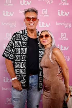 TV-Kult-Persönlichkeit Frank Fussbroich mit Ehefrau Elke Fussbroich bei der Premiere der neuen Staffel der Dating-Show Love Island VIP im Cinenova Kino - die neue Staffel wird ab dem 11. September bei RTL2 ausgesetrahlt. Köln, 03.09.2025 NRW Deutschland Copyright: xChristophxHardtx