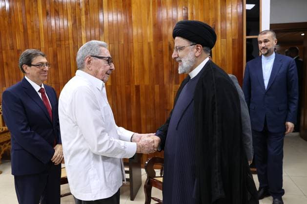 Iranian President Ibrahim Raisi in Cuba HAVANA, CUBA - JUNE 15: (----EDITORIAL USE ONLY - MANDATORY CREDIT - IRANIAN PRESIDENCY HANDOUT - NO MARKETING NO ADVERTISING CAMPAIGNS - DISTRIBUTED AS A SERVICE TO CLIENTS----) Iranian President Ibrahim Raisi (2nd R) meets with former Cuban President Raul Castro (2nd L) in Havana, Cuba on June 15, 2023. Cuba World. Editorial use only. Please get in touch for any other usage.  Copyright: x2025xAnadoluxIranianxPresidencyx