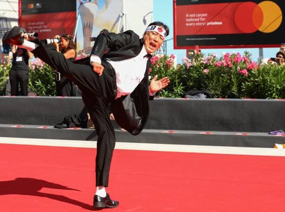 September 4, 2025, Venice, Veneto, Italy: A guest practices Karate kicks on the red carpet for Nuhai Premiere screening at the 82nd Venice Film Festival at the Venice Lido, Italy. Venice Italy - ZUMAc179 20250904_zep_c179_095 Copyright: xMickaelxChavetx