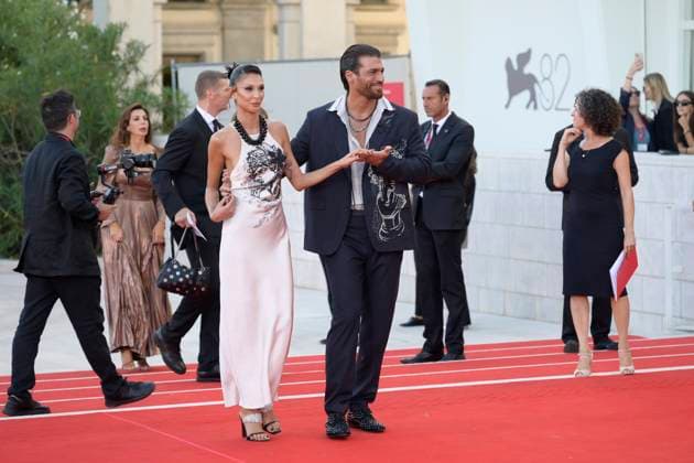 Elisa red carpet in Venice Lido, Italy - 04 Sep 2025 Sara Bluma (l) and Can Yaman (r) attend the Elisa red carpet during the 82nd Venice Film Festival in Venice Lido at Palazzo del cinema. Venice Lido Italy Copyright: xMarioxCartellix xSOPAxImagesx _DSC6630