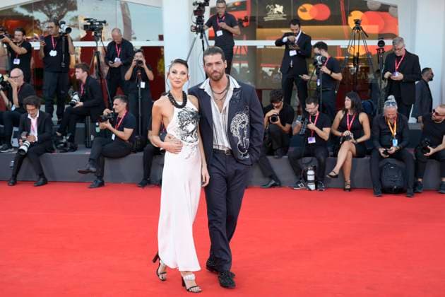 Elisa red carpet in Venice Lido, Italy - 04 Sep 2025 Sara Bluma (l) and Can Yaman (r) attend the Elisa red carpet during the 82nd Venice Film Festival in Venice Lido at Palazzo del cinema. Venice Lido Italy Copyright: xMarioxCartellix xSOPAxImagesx _DSC6658
