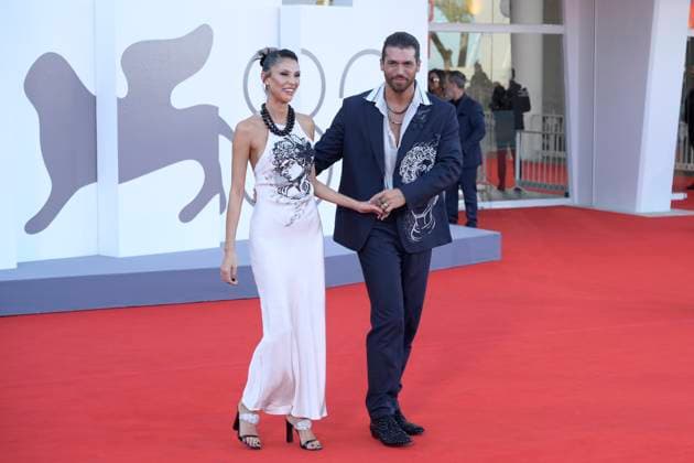 Elisa red carpet in Venice Lido, Italy - 04 Sep 2025 Sara Bluma (l) and Can Yaman (r) attend the Elisa red carpet during the 82nd Venice Film Festival in Venice Lido at Palazzo del cinema. Venice Lido Italy Copyright: xMarioxCartellix xSOPAxImagesx _DSC6676