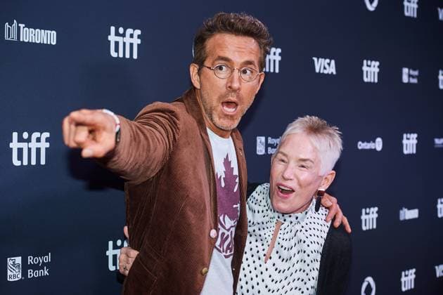 September 4, 2025, Toronto, On, Canada: Ryan Reynolds (left), and his mother, Tammy Reynolds, are photographed on the red carpet for the film John Candy: I Like Me during the Toronto International Film Festival in Toronto, on Thursday, Sept. 4, 2025. Toronto Canada  - ZUMAc35_ 20250904_zaf_c35_118 Copyright: xSammyxKoganx
