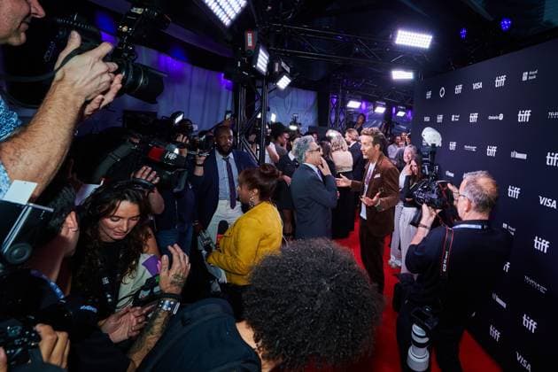 September 4, 2025, Toronto, On, Canada: Eugene Levy (left) and Ryan Reynolds chat as they are photographed on the red carpet for the film John Candy: I Like Me during the Toronto International Film Festival in Toronto, on Thursday, Sept. 4, 2025. Toronto Canada  - ZUMAc35_ 20250904_zaf_c35_135 Copyright: xSammyxKoganx