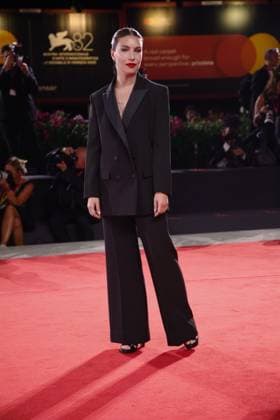 September 4, 2025, Venice, Italy: Italian actress Francesca Olia attends the red carpet of the film Hateshinaki Scarlet (Scarlet) at the 82nd Venice Film Festival. Venice Italy - ZUMAs197 20250904_aaa_s197_382 Copyright: xMarcoxBaradax