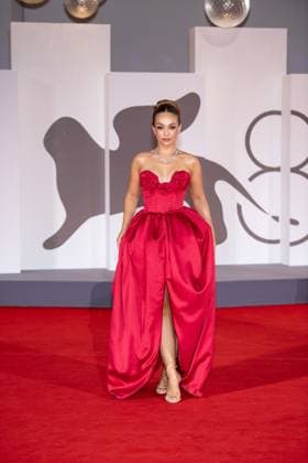 82nd Venice Film Festival Red carpet of the movie -Hateshinaki Scarlet (Scarlet)- Palazzo del Cinema - Venice Lido, Italy Merve Gorgoz 82nd Venice Film Festival Red carpet of the movie -Hateshinaki Scarlet (Scarlet)- Palazzo del Cinema - Venice Lido, Italy 4th September 2025  Copyright: xSGPx