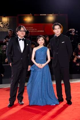 82nd Venice Film Festival Red carpet of the movie -Hateshinaki Scarlet (Scarlet)- Palazzo del Cinema - Venice Lido, Italy Mamoro Hosoda;Mana Ashida;Masaki Okada 82nd Venice Film Festival Red carpet of the movie -Hateshinaki Scarlet (Scarlet)- Palazzo del Cinema - Venice Lido, Italy 4th September 2025  Copyright: xSGPx
