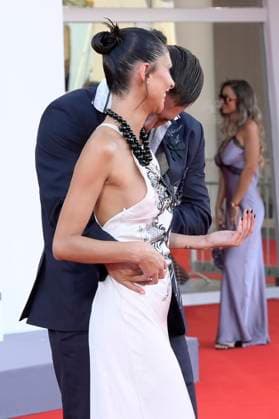 Can Yaman mit Freundin Sara Bluma bei der Premiere des Kinofilms Elisa auf der Biennale di Venezia 2025 82. Internationale Filmfestspiele von Venedig im Palazzo del Cinema. Venedig, 04.09.2025