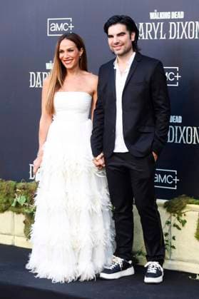 Nerea Garmendia mit Begleitung bei der Weltpremiere der 3. Staffel der AMC Serie The Walking Dead: Daryl Dixon im Cine Callao. Madrid, 04.09.2025