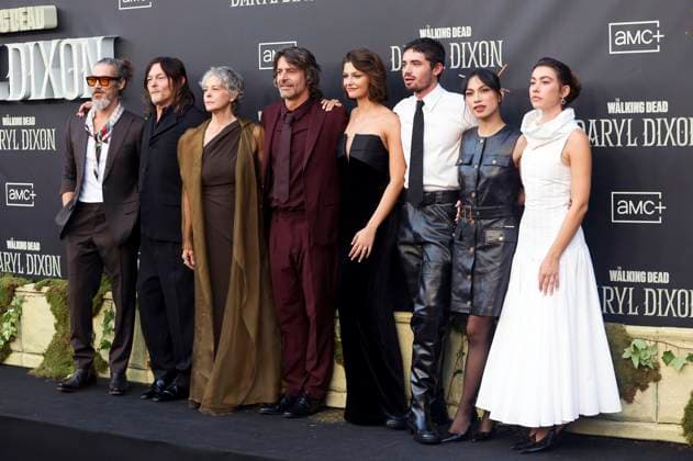 Oscar Jaenada, Norman Reedus, Melissa McBride, Eduardo Noriega, Candela Saitta, Romain Levi, Alexandra Masangkay und Greta Fernandez bei der Weltpremiere der 3. Staffel der AMC Serie The Walking Dead: Daryl Dixon im Cine Callao. Madrid, 04.09.2025