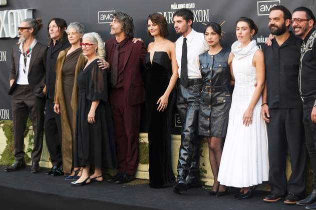 Oscar Jaenada, Norman Reedus, Melissa McBride, Eduardo Noriega, Candela Saitta, Romain Levi, Alexandra Masangkay, Greta Fernandez und Gäste bei der Weltpremiere der 3. Staffel der AMC Serie The Walking Dead: Daryl Dixon im Cine Callao. Madrid, 04.09.2025