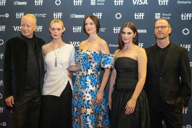 September 4, 2025, Toronto, Ontario, Canada: (L-R) Stellan SkarsgoÂ¥rd, Elle Fanning, Renate Reinsve, Inga Ibsdotter Lilleaas and Joachim Trier attend the red carpet for the Sentimental Value premiere during the 2025 Toronto International Film Festival at Roy Thomson Hall. on September 4, 2025 in Toronto, Canada. Toronto Canada - ZUMAe321 20250904_zea_e321_166 Copyright: xLeonardoxRamirezx