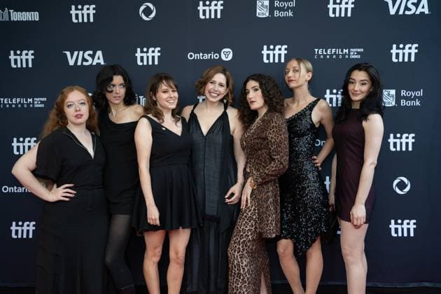 September 4, 2025, Toronto, Ontario, Canada: (L-R) Ruby McCollister, Leah Hennessey, Claudia O Doherty, Vanessa Bayer, Kate Berlant, Emily Allan and Sarah Herman attend the red carpet for the Maddie s Secret premiere during the 2025 Toronto International Film Festival at Roy Thomson Hall. on September 4, 2025 in Toronto, Canada. Toronto Canada - ZUMAe321 20250904_zea_e321_177 Copyright: xLeonardoxRamirezx