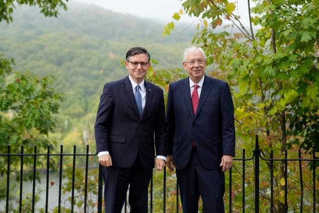 September 5, 2025, Chelsea, Pq, Canada: House of Commons Speaker Francis Scarpaleggia, right, greets Mike Johnson, Speaker of the House of Representatives of the United States at a meeting in Chelsea, Que., Friday, Sept. 5, 2025. Chelsea Canada - ZUMAc35_ 20250905_zaf_c35_006 Copyright: xAdrianxWyldx