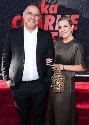 Los Angeles Premiere Of Netflix s aka Charlie Sheen Season 1 Jon Weinbach and Amanda Weinbach arrive at the Los Angeles Premiere Of Netflix s aka American actor Charlie Sheen Season 1 held at the Netflix Tudum Theater in Hollywood, Los Angeles, California, United States. Netflix Tudum Theater, Hollywood, Los Angeles, California, USA California United States  Copyright: xImagexPressxAgencyx originalFilename: collin-losangel250905_npHGC.jpg