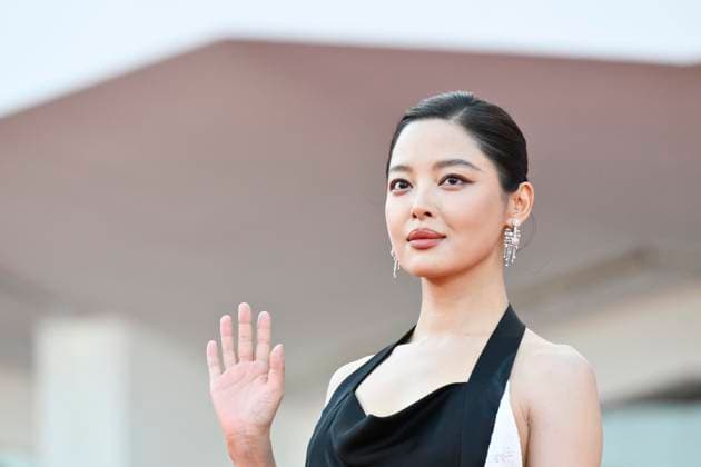 September 5, 2025, Venice, Italy: Chinese actor Xin Zhilei arrives for the premiere of Ri gua zhong tian (The sun rises on us all)™ during the 82nd Venice Film Festival in Venice, Italy, 05 September 2025. The movie is presented in official competition Venezia 82 at the festival running from 27 August to 06 September 2025. ANSA ETTORE FERRARI. Venice Italy  - ZUMAa110 20250905_zaf_a110_048 Copyright: xEttorexFerrarix