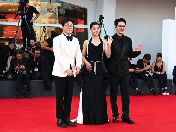 : Venice, 82nd Venice International Film Festival 2025 - Evening 10. Red Carpet for the film Ri Gua Zhong Tian (The Sun Rises On Us All). Pictured: Xin Zhilei, Feng Shaofeng, Zhang Songwen  - ZUMAp169 20250905_zea_p169_786 Copyright: xManuelexMangiarottix