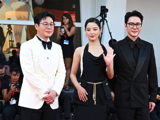 : Venice, 82nd Venice International Film Festival 2025 - Evening 10. Red Carpet for the film Ri Gua Zhong Tian (The Sun Rises On Us All). Pictured: Xin Zhilei, Feng Shaofeng, Zhang Songwen  - ZUMAp169 20250905_zea_p169_788 Copyright: xManuelexMangiarottix