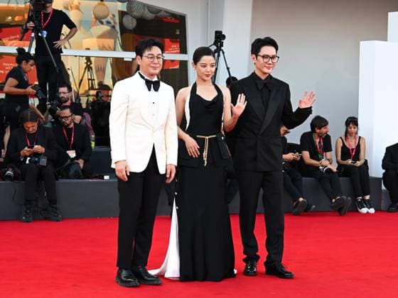 : Venice, 82nd Venice International Film Festival 2025 - Evening 10. Red Carpet for the film Ri Gua Zhong Tian (The Sun Rises On Us All). Pictured: Xin Zhilei, Feng Shaofeng, Zhang Songwen  - ZUMAp169 20250905_zea_p169_796 Copyright: xManuelexMangiarottix