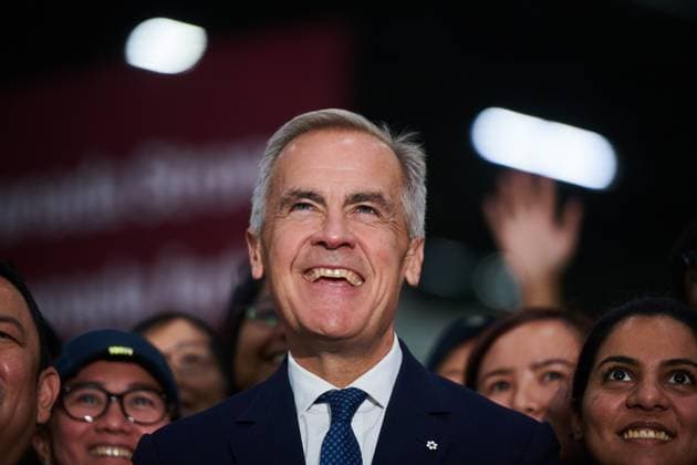 September 5, 2025, Mississauga, On, Canada: Prime Minister Mark Carney reacts as he takes photos with workers at a manufacturing facility following a press conference in Mississauga, Ont., on Friday, Sept. 5, 2025. Mississauga Canada  - ZUMAc35_ 20250905_zaf_c35_030 Copyright: xSammyxKoganx