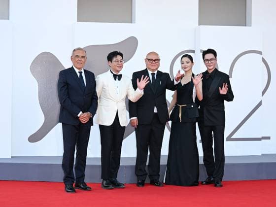 Venice, 82nd Venice International Film Festival 2025 - Evening 10. Red carpet of the film Ri Gua Zhong Tian (The Sun Rises On Us All) - Pictured: Alberto Barbera, Feng Shaofeng, Cai Shangjun, Xin Zhilei and Zhang Songwen  Copyright: xSimonexComix xipa-agency.netx xPoolxPhotoxEventsx06x IPA_Agency_IPA64229946