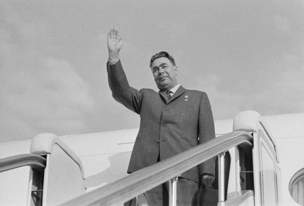 Moscow, USSR. Secretary of the Central Committee of the CPSU, head of Soviet party and government delegation Leonid Brezhnev waves during the send-off ceremony at Vnukovo Airport before flight to the People s Republic of Bulgaria. Viktor Koshevoi, Vladimir Musaelyan TASS  32422761